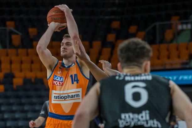 显低于他N 显低于他N