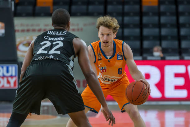 赛中多次打 赛中多次打